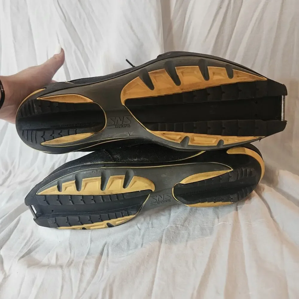 LL Bean Woman's Black and Yellow Ski Shoes Gore-Tex 10.5 UK 45 EU